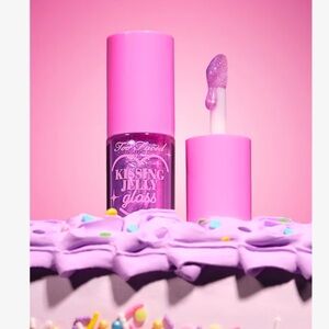 Too Faced Kissing Jelly Hydrating Lip Oil Gloss - Birthday Kiss
